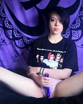 Готи азиатки се наслаждават на вагината си