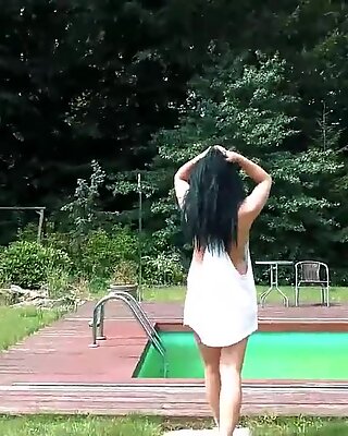 This is how a Homemade Outdoor PAWG Brunette Video Looks