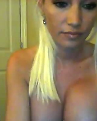 Mom First Time Getting Naked On Webcam