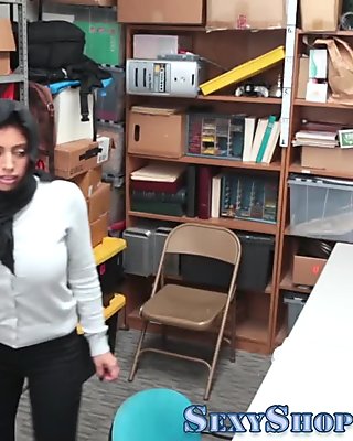 Arabian whore dildos her asshole on webcam