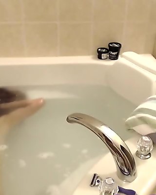 Webcam girl washes hair and shaves legs and pussy in bath