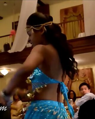 Trini ấn độ phụ nữ lắc bootie in this sexy chutney dance video